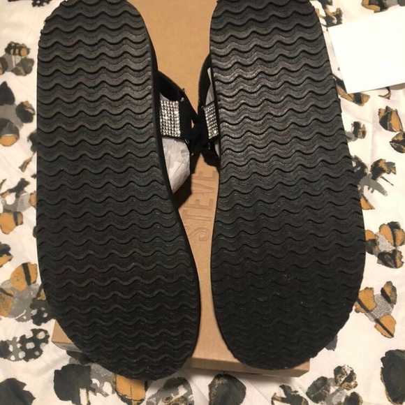 NWT Steve Madden Sandals - Picture 3 of 4